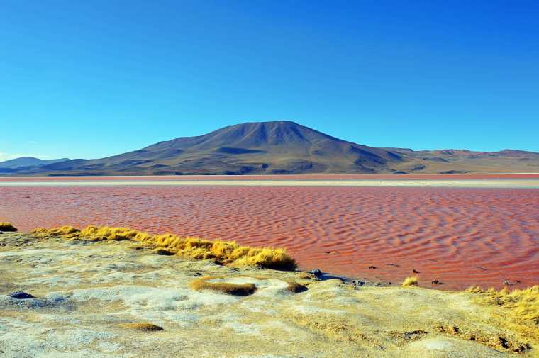 Laguna-rossa_Bolivia-min