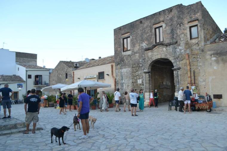 1912422_311499689021660_2281547654677286076_n