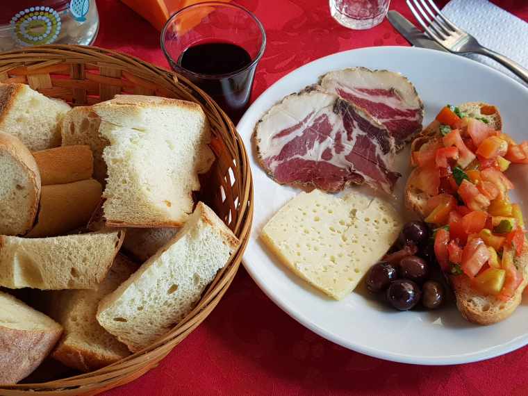 foto trattoria di galliciano di Condofuri-min