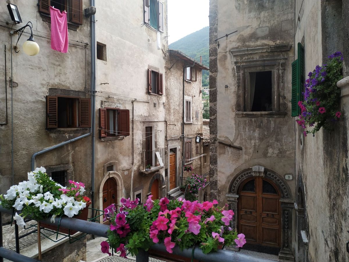 Visita al borgo di Scanno, uno dei borghi più belli di Abruzzo | Dove e cosa mangiare, cosa non&nbsp;perdere