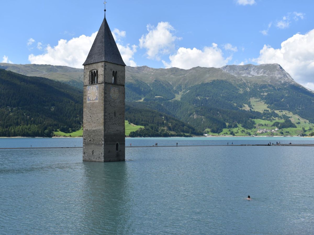 Lago di Resia in Alto Adige | Un campanile sommerso e il borgo di&nbsp;Curon