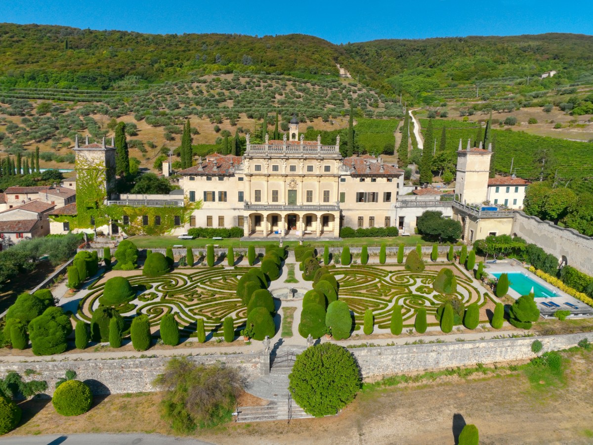Superato il cancello di Villa Arvedi vi ritroverete in un posto&nbsp;magico