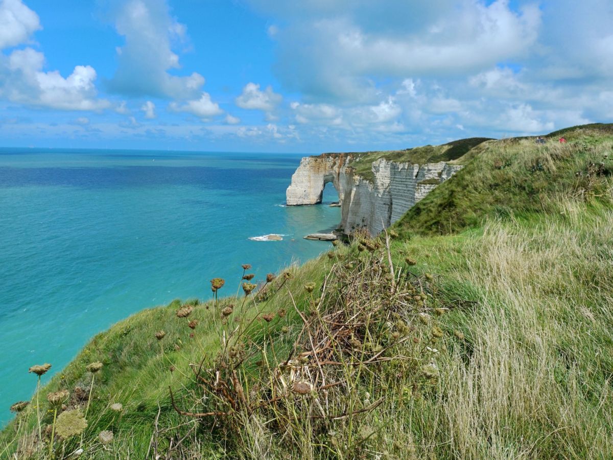 Visitare Étretat in Normandia tra alte scogliere bianche e archi&nbsp;naturali