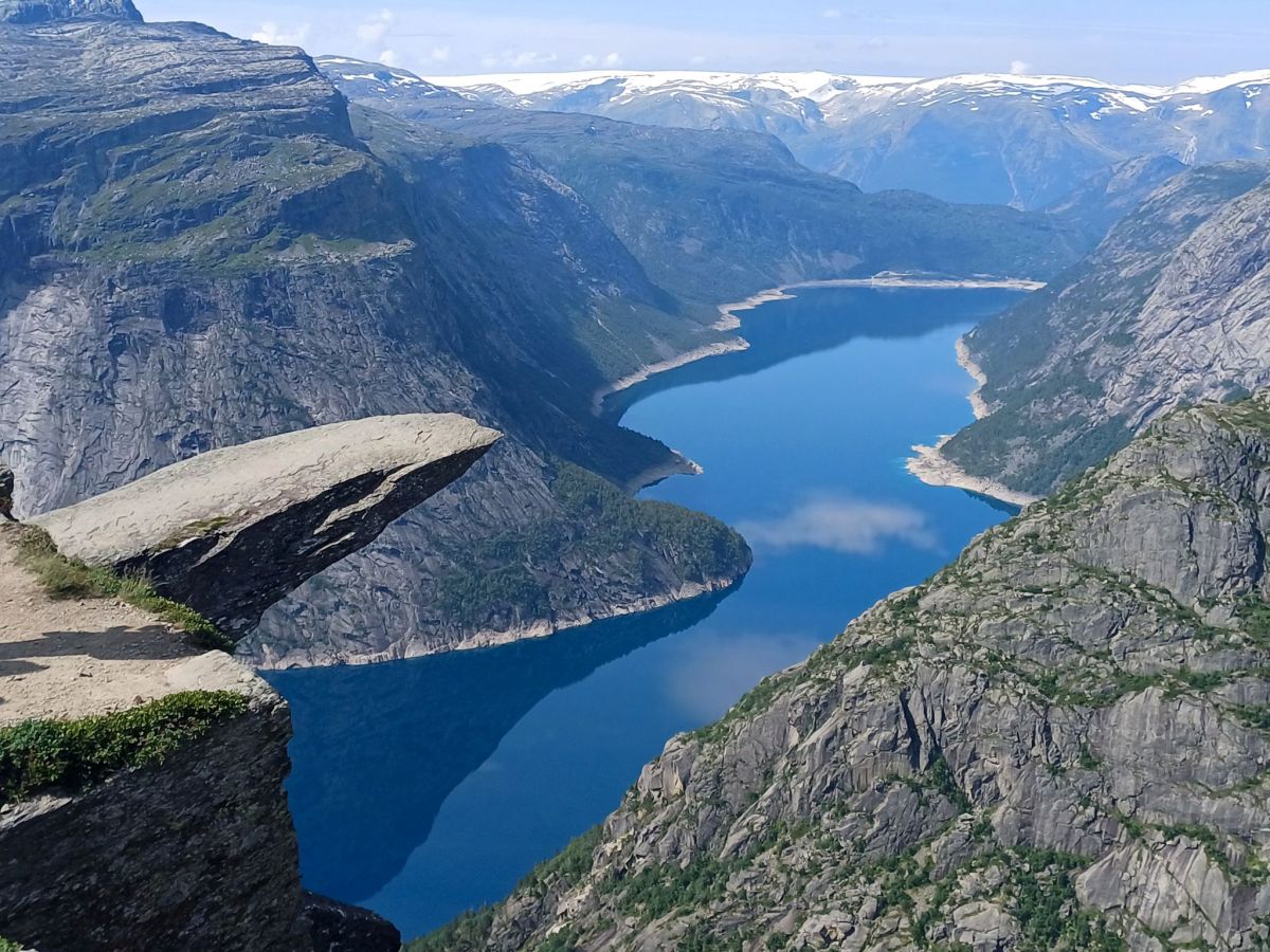 Escursione in Norvegia al Trolltunga, la spettacolare lingua di roccia dei&nbsp;Troll